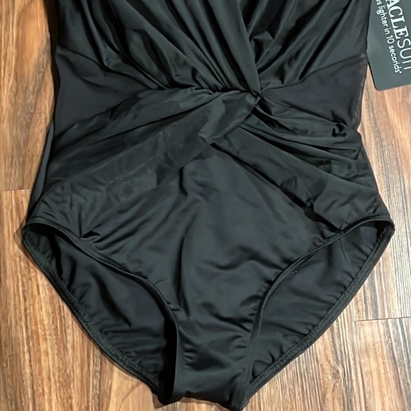 Miraclesuit Illusionist Palma Deep V One Piece, 22W - Picture 8 of 15